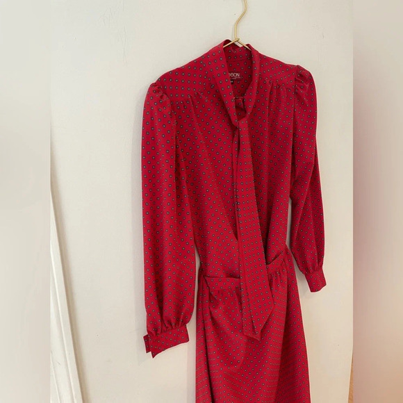 Vintage Sasson silk suit red maxi skirt set skirt / long sleeve tie top - Picture 4 of 11